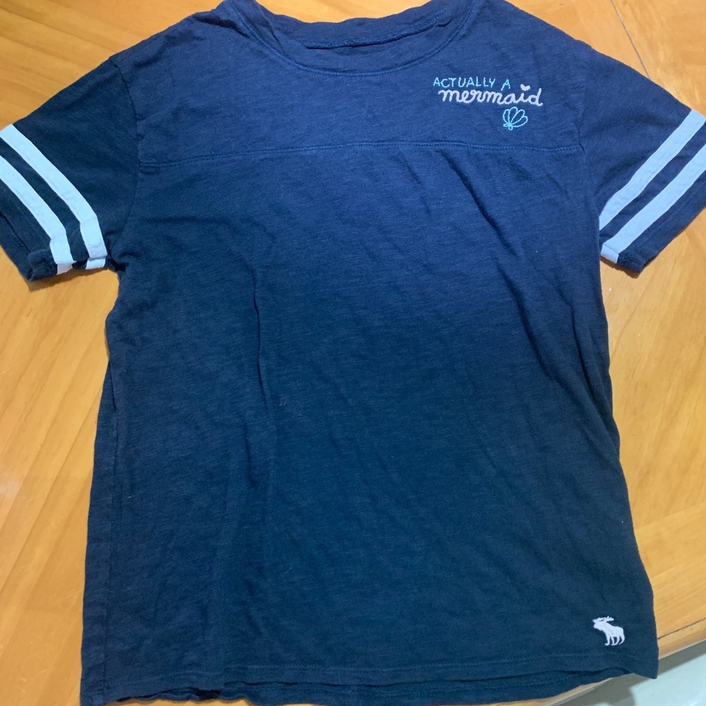 Abercrombie kids Actually a mermaid tee - Picture 2 of 4